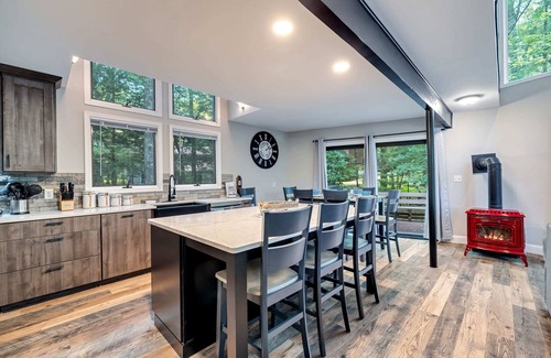 Lake Harmony House | Hot Tub, Game Room & Dog-Friendly | Lake Harmony