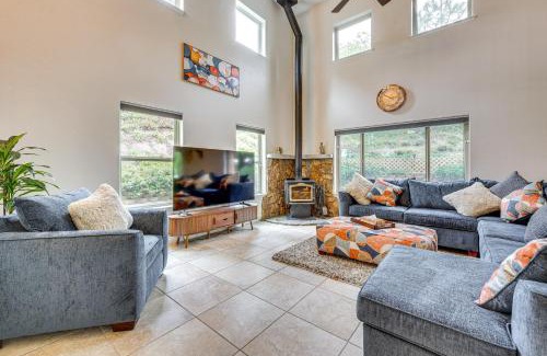 Oakhurst House | Hot Tub, Games and Sports Luxury Yosemite Escape