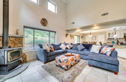 Oakhurst House | Hot Tub, Games and Sports Luxury Yosemite Escape