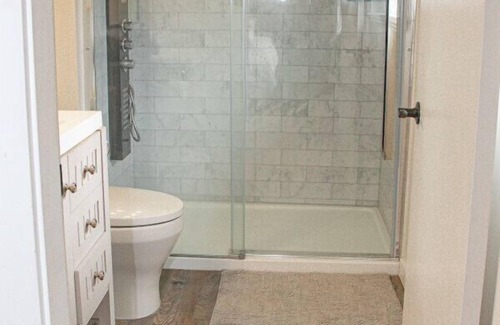 Shawnigan Lake House | Hot Tub, Games Room, Fire Pit and more, Shawnigan