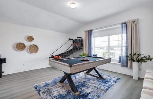 San Antonio House | Hot Tub Getaway Game Room Office Yard Bbq Wifi