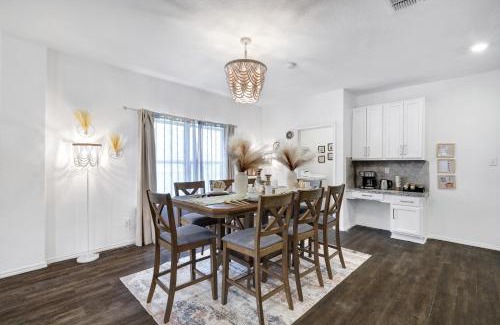 San Antonio House | Hot Tub Getaway Game Room Office Yard Bbq Wifi