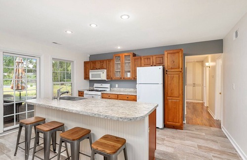 Ferrysburg House | Hot Tub - Grand Haven - Spring Lake Front Home with Private Beach