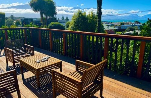Kaikoura House | Hot Tub, Great Views, Close to Beach