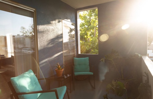 Thousand Oaks Condo | Hot Tub, Gym, King Bed, WD, 80 Walk Score, 850