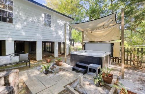 North Charleston House | Hot Tub Haven 7 Beds Endless Summer