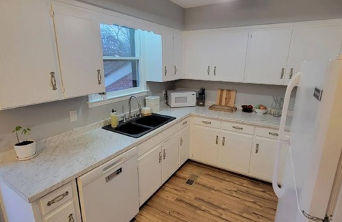 Donelson House | Hot Tub Hideaway