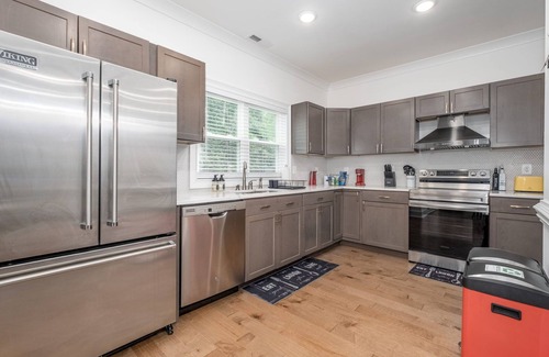 Derita - Statesville House | ★HOT TUB in UPTOWN w/KING BED ♥ KARAOKE & GAMES★