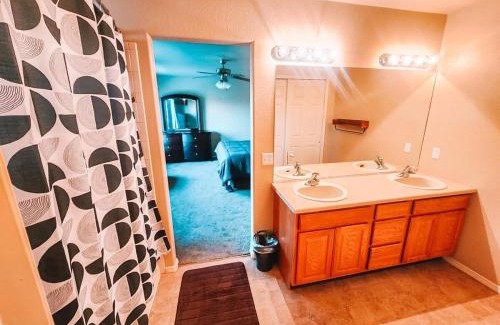 Fountain Villa | Hot Tub, King Beds, Pet Friendly Close to I25