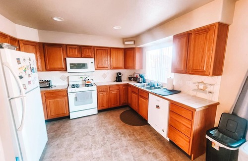 Fountain House | Hot Tub, King Beds, Pet Friendly Close to I25