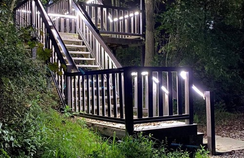 East Fultonham Cabin | Hot tub, Kitchen, Charcoal Grill, Hocking Hills, Buckeye Lake, Legend Valley