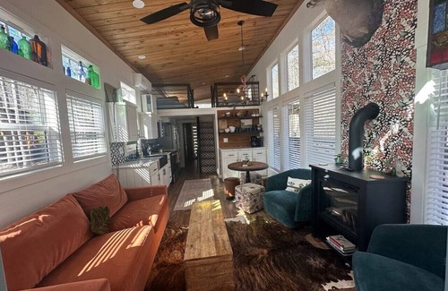 Mentone House | Hot Tub l Creek & Waterfall l Game Room