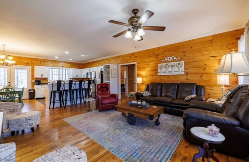 Mentone House | Hot Tub l Large Yard l Private