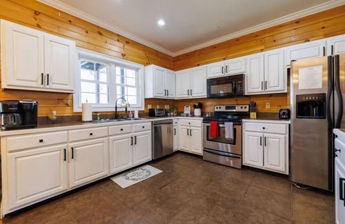 Mentone House | Hot Tub l Large Yard l Private