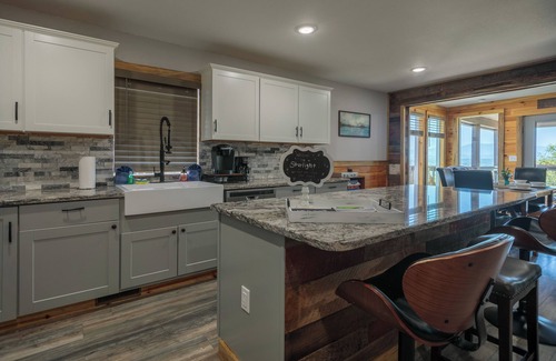 Kodak House | Hot Tub & Mini Golf: Mtn-View Haven in Kodak!