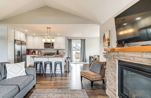 Ocean Shores House | Hot Tub: Modern Ocean Shores Home, 2 Mi to Beach!