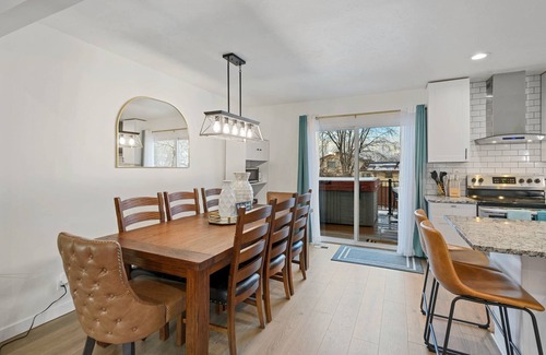 West Jordan House | Hot tub!Mountain View! 20 min to Salt Lake! Ski resorts 🎿
