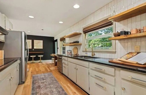 Candler House | Hot Tub + Mountain Views- King Bed & Designer Space Just for Two