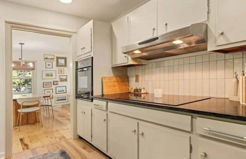 Candler House | Hot Tub + Mountain Views- King Bed & Designer Space Just for Two