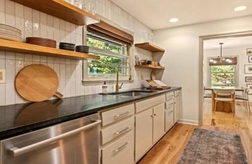 Candler House | Hot Tub + Mountain Views- King Bed & Designer Space Just for Two