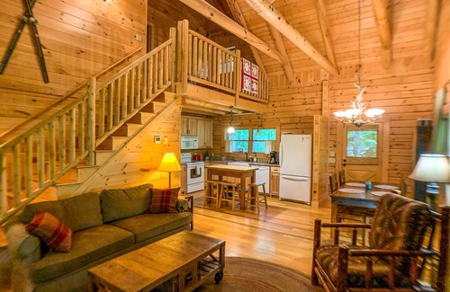 Jefferson Cabin | Hot Tub Nights + Fireside Comfort = The Perfect Sept @ Pine Log Lodge