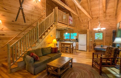 Jefferson Cabin | Hot Tub Nights + Fireside Comfort = The Perfect Sept @ Pine Log Lodge