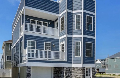 Ortley Beach House | HOT TUB ON DECK, OCEAN VIEW, WALKING DISTANCE TO RESTAURANTS, BARS AND BOARDWALK