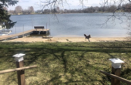 Audubon House | HOT TUB! Open spacious well decorated clean lake home