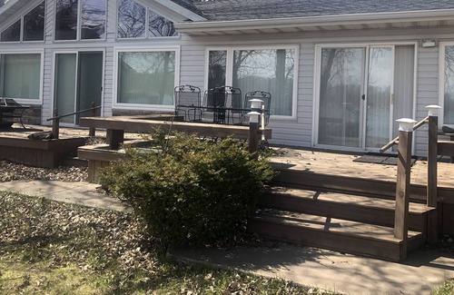 Audubon House | HOT TUB! Open spacious well decorated clean lake home