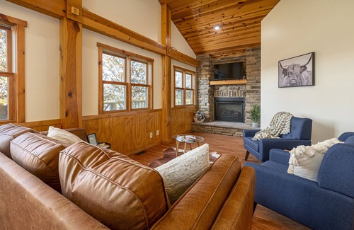 Carbondale House | Hot Tub Overlooking Sunset Ridge | Sleeps 6