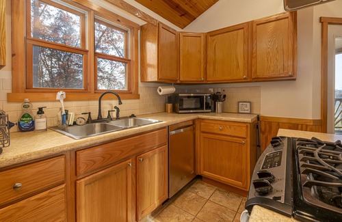 Carbondale House | Hot Tub Overlooking Sunset Ridge | Sleeps 6