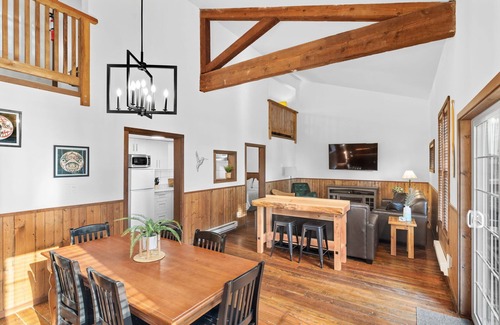 Ucluelet Cabin | HOT TUB ~ Pacific Paradise Loft on the Beach ⎮Hummingbird