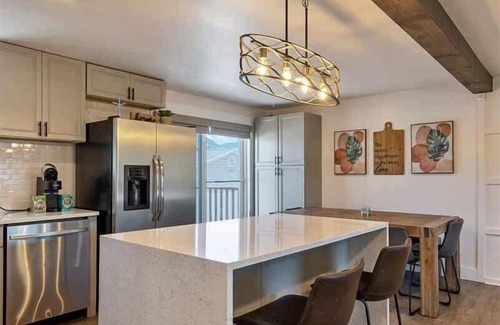 White City House | Hot tub, Patio, Half Basketball Court!