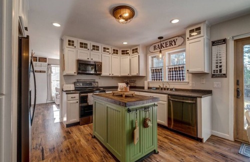 West Ossipee House | Hot Tub| Pet Friendly| Near King Pine Ski Area