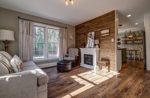 West Ossipee House | Hot Tub| Pet Friendly| Near King Pine Ski Area