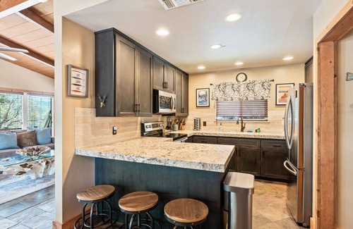 Bass Lake Cabin | Hot Tub & Pet Friendly Bass Lake 3/2 Slps 9