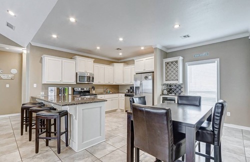 Crystal Beach Cottage | Hot Tub! | Pets | Game Room | October & November Specials!