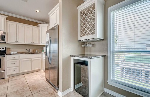 Crystal Beach Cottage | Hot Tub! | Pets | Game Room | October & November Specials!