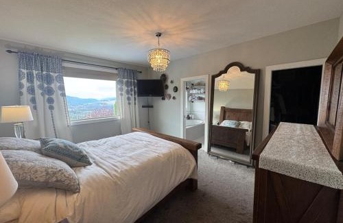 Foothills Apartment | Hot Tub, Pool, City Views, close to Silver Star