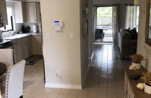 Central Naples House | Hot tub/Pool over looking Golf course minutes To seagate and clam pass Beach