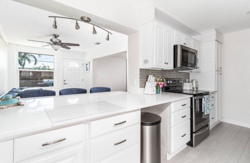 Harbor Heights House | HOT TUB - POOL TABLE-Space X Launching Near Beach