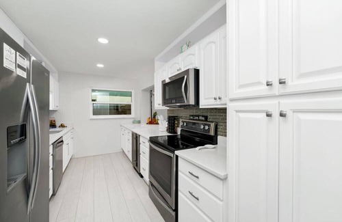Harbor Heights House | HOT TUB - POOL TABLE-Space X Launching Near Beach