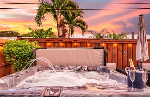 Harbor Heights House | HOT TUB - POOL TABLE-Space X Launching Near Beach