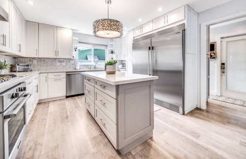 Santa Barbara Estates House | HOT TUB+POOL TABLE! WALKING DISTANCE TO BEACH!