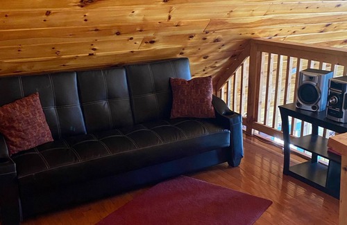 Hickory Hills Ski Chalet | Hot Tub, Pool Table, Fire Pit, 5 MIN TO SKI SLOPES, Secluded /Pet Friendly!