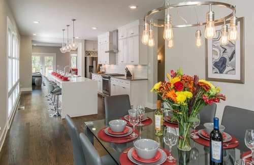 Salemtown House | Hot Tub, Pool table, Rooftop-Near Broadway,10 Beds