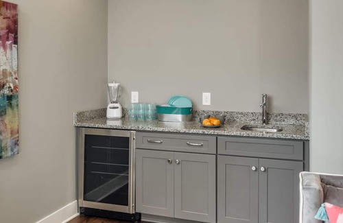 Salemtown House | Hot Tub, Pool table, Rooftop-Near Broadway,10 Beds