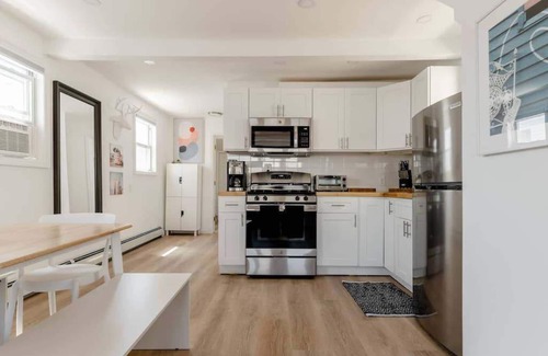 Queens House | HOT TUB Private Home NYC Beach House