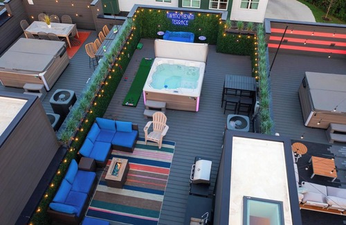Katie Hill Neighborhood House | Hot Tub & Rooftop Views - Twang Town Terrace