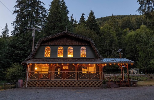 Ashford Cabin | Hot Tub & Sauna - 1 mile from Mount Rainier NP - Forest view - Sleeps 8